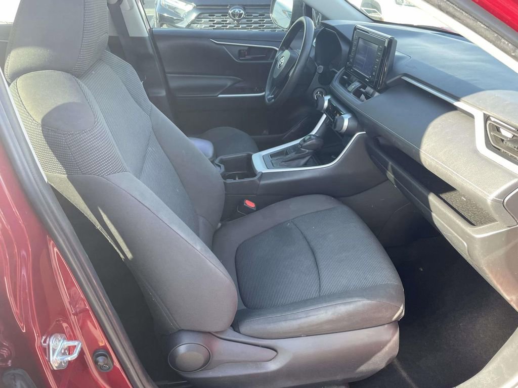 Used 2022 Toyota RAV4 LE image 43