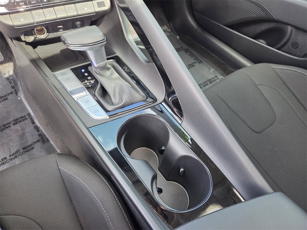 Used 2025 Hyundai Elantra SEL image 25