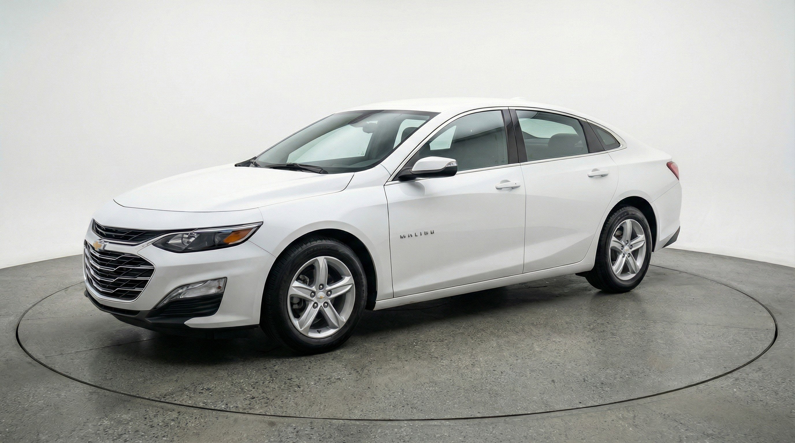 Used 2024 Chevrolet Malibu LT image 3