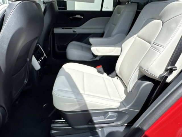 New 2026 Lincoln Aviator 2WD w/ Jet Appearance Package image 15