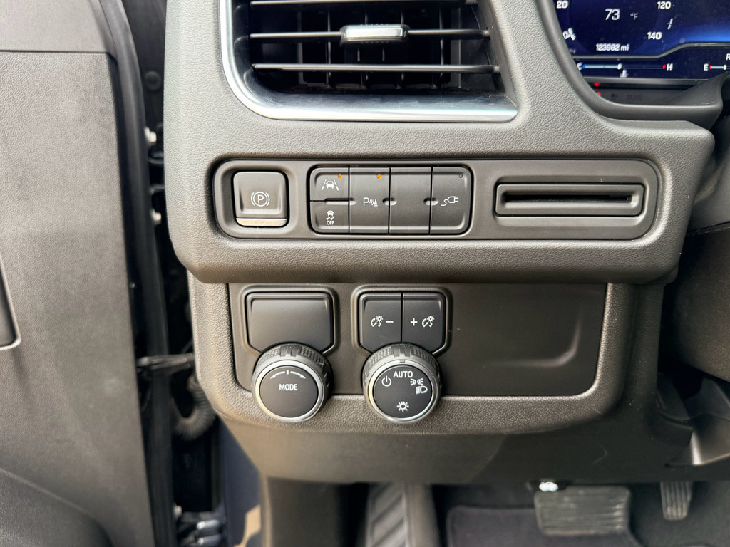 Used 2022 Chevrolet Suburban LT RWD image 16