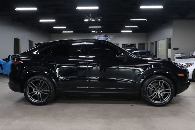 Used 2022 Porsche Cayenne Platinum Edition AWD/4WD image 6