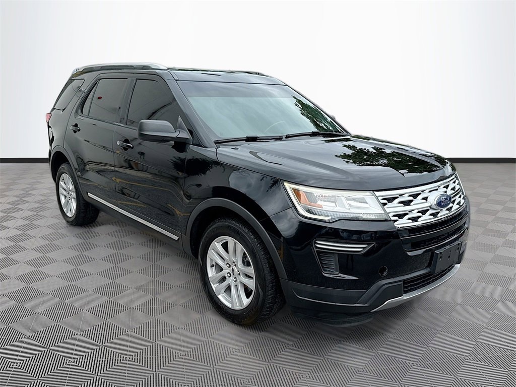 Used 2018 Ford Explorer XLT image 4