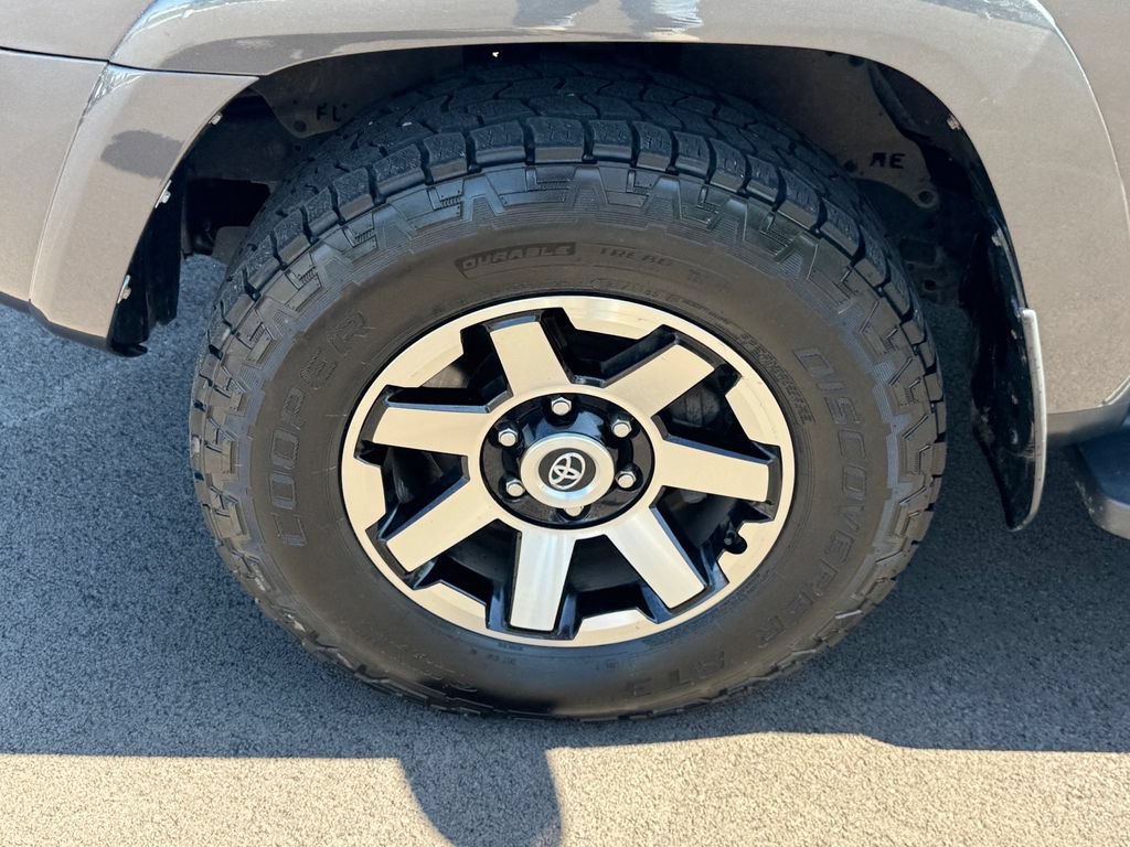 Used 2020 Toyota 4Runner TRD Off-Road AWD/4WD image 15