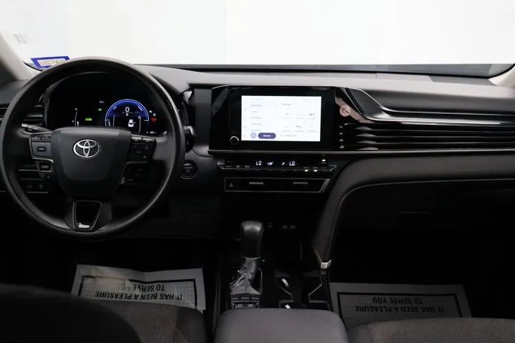 Used 2025 Toyota Camry LE FWD image 15