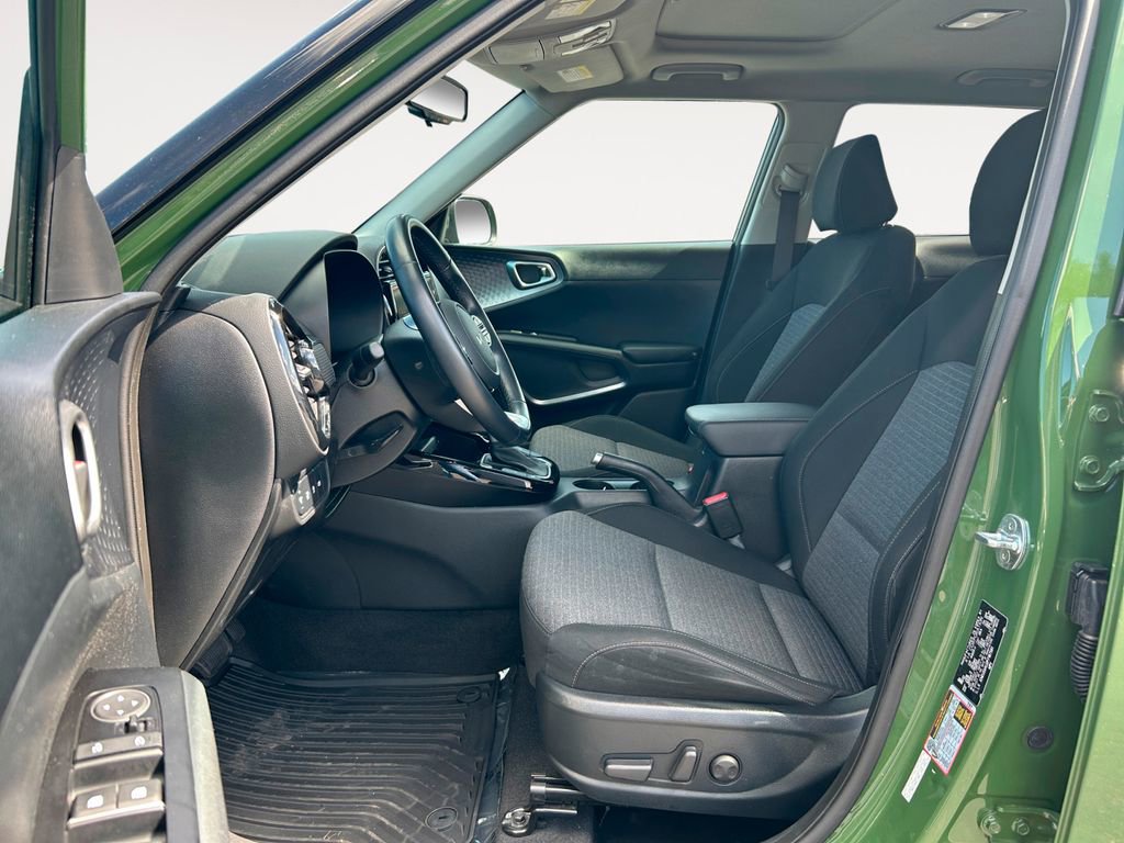 Used 2023 Kia Soul EX image 16