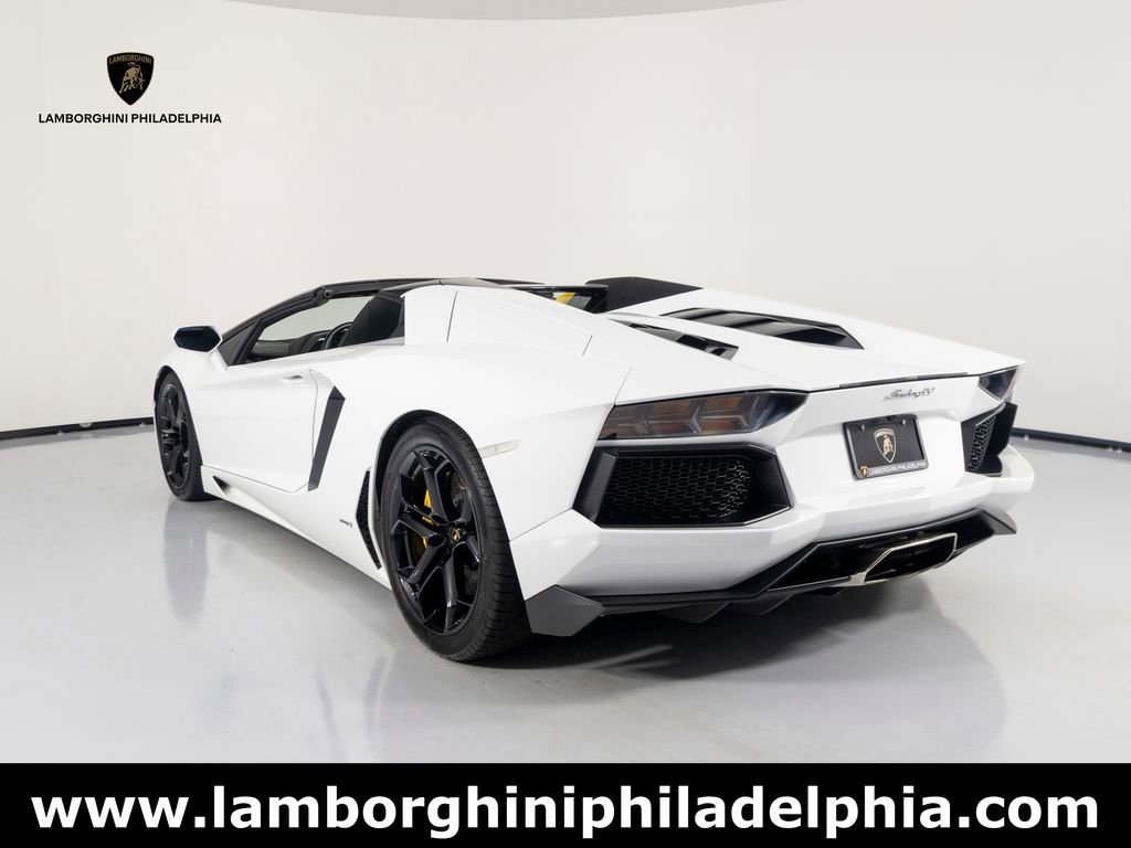 Used 2016 Lamborghini Aventador LP 700-4 AWD/4WD image 4