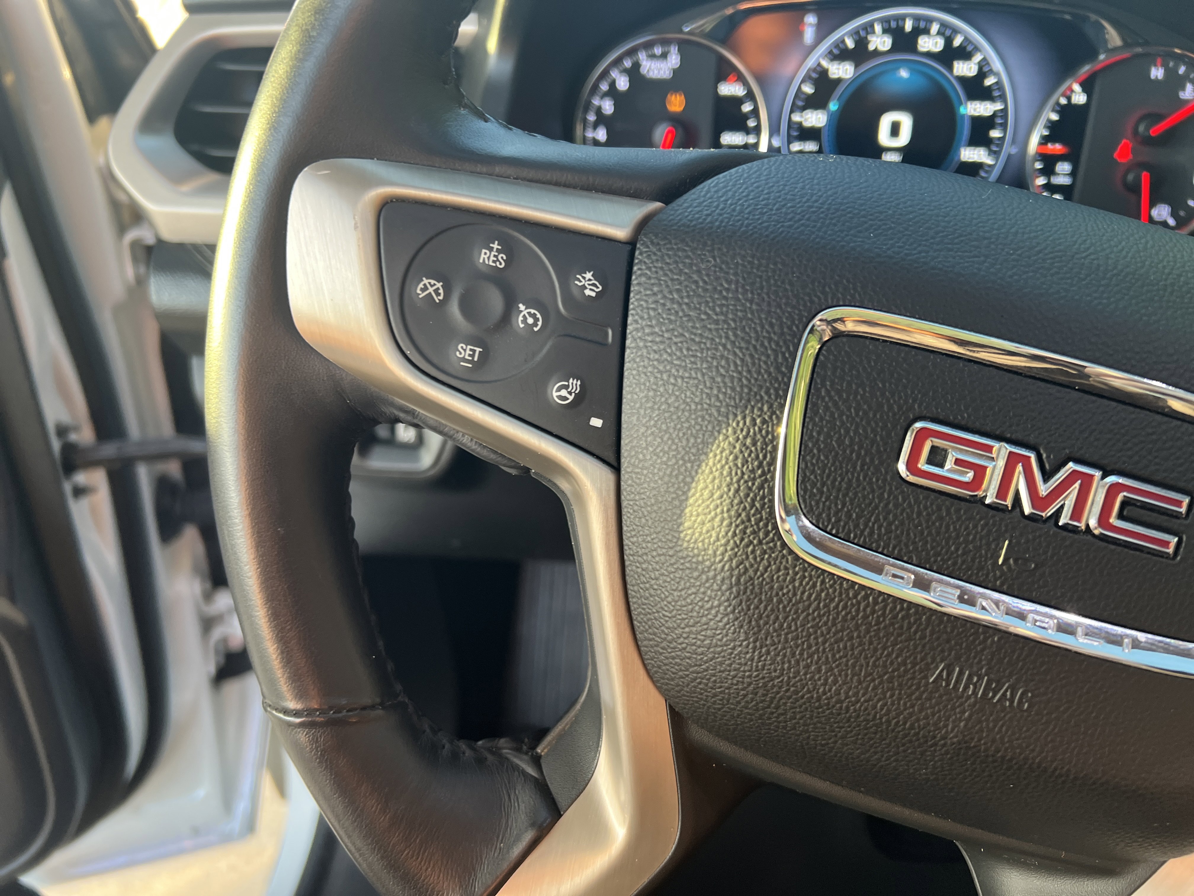 Used 2017 GMC Acadia Denali w/ Technology Package FWD image 17