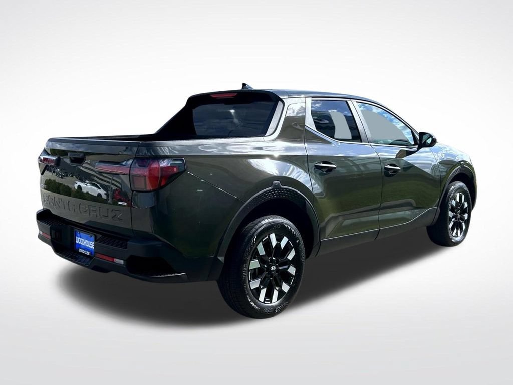 Used 2025 Hyundai Santa Cruz SE AWD/4WD image 6