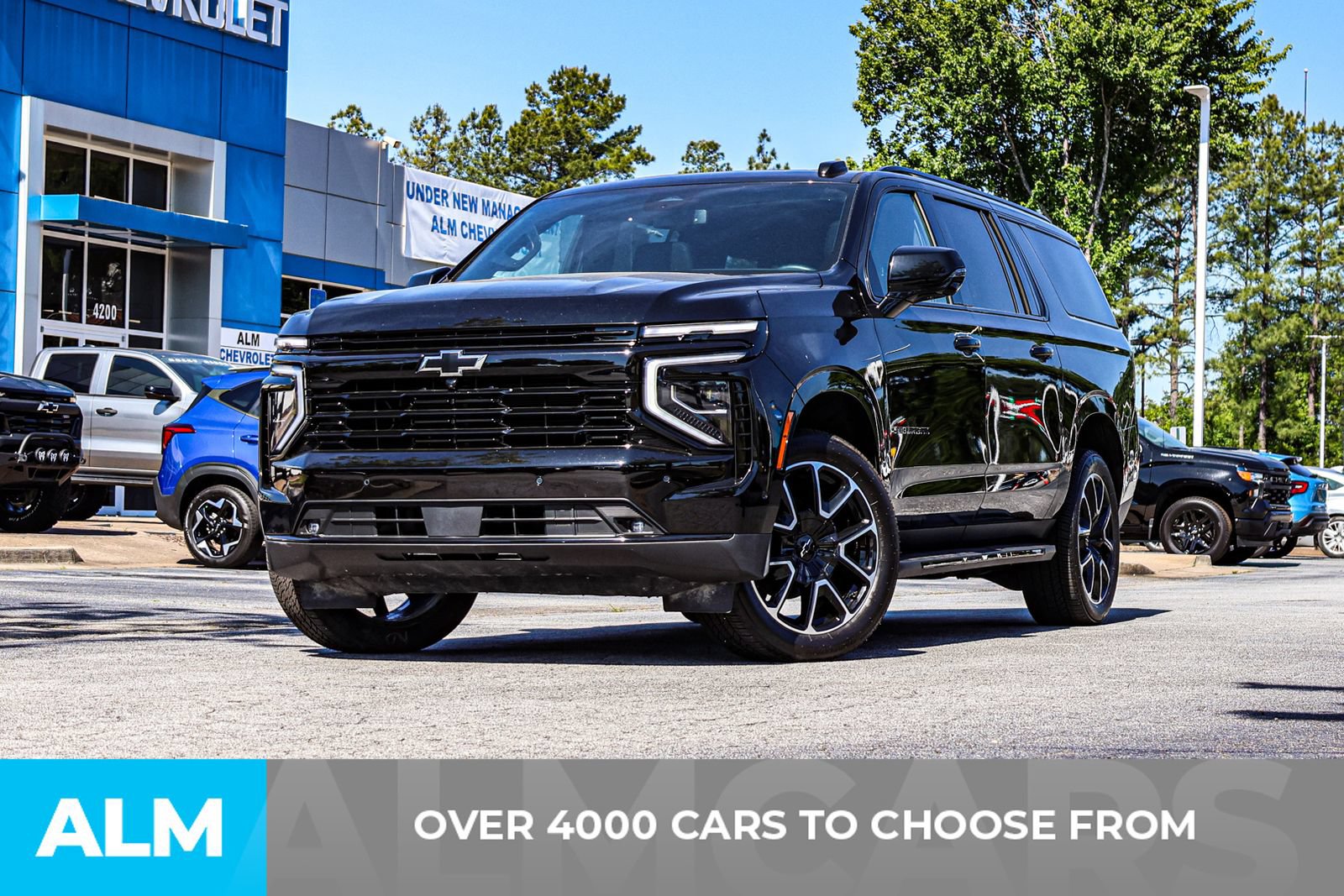 Used 2025 Chevrolet Suburban RST w/ Comfort Package AWD/4WD image 3