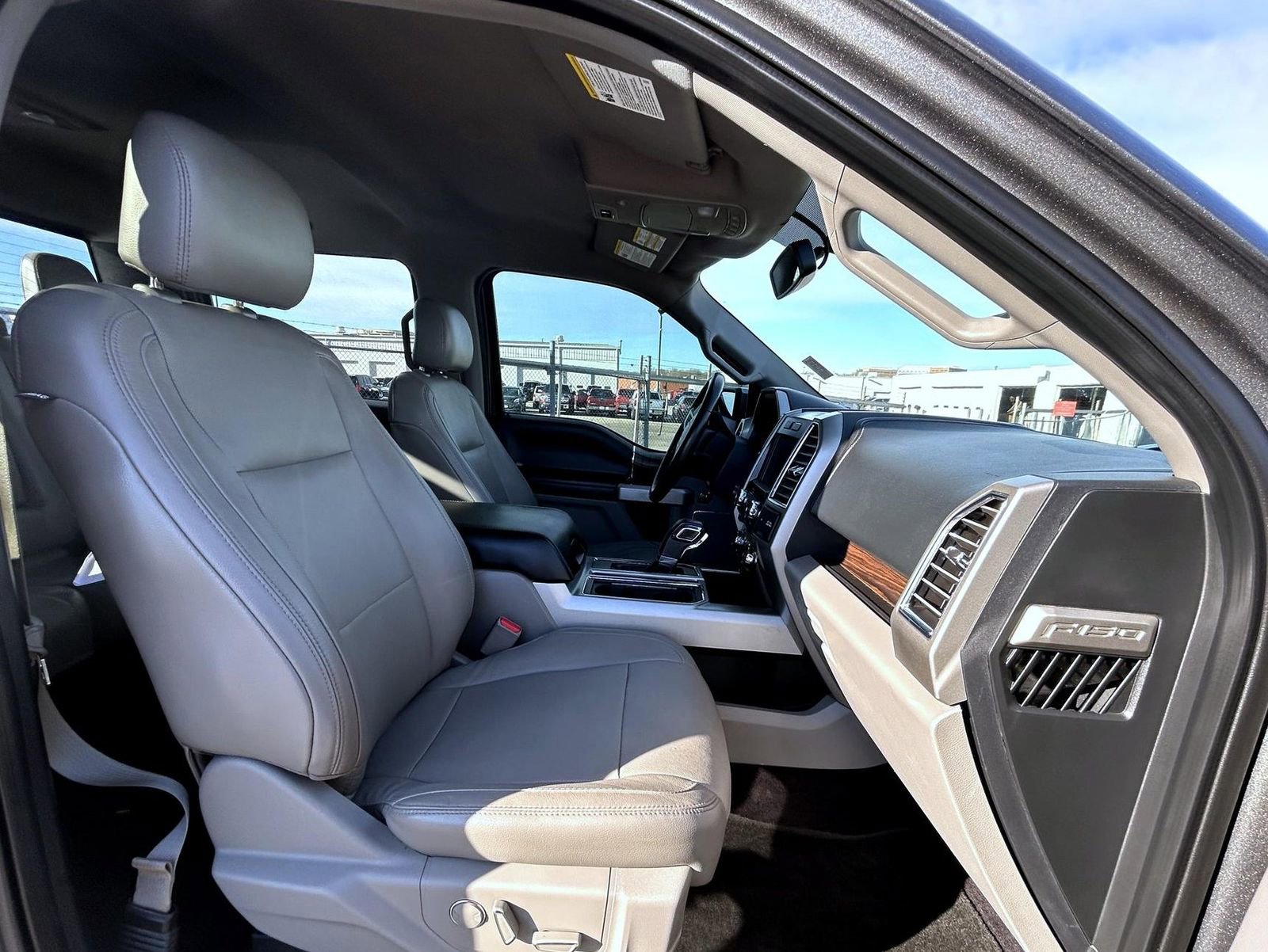 Used 2015 Ford F150 Lariat image 16