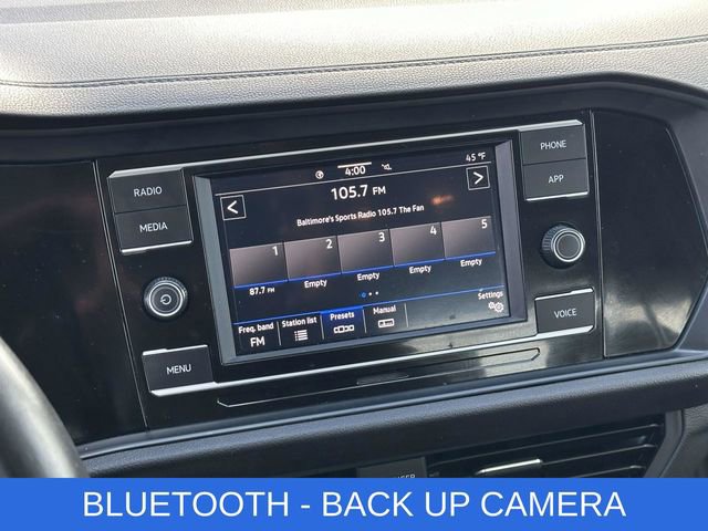 Used 2022 Volkswagen Jetta SE image 3