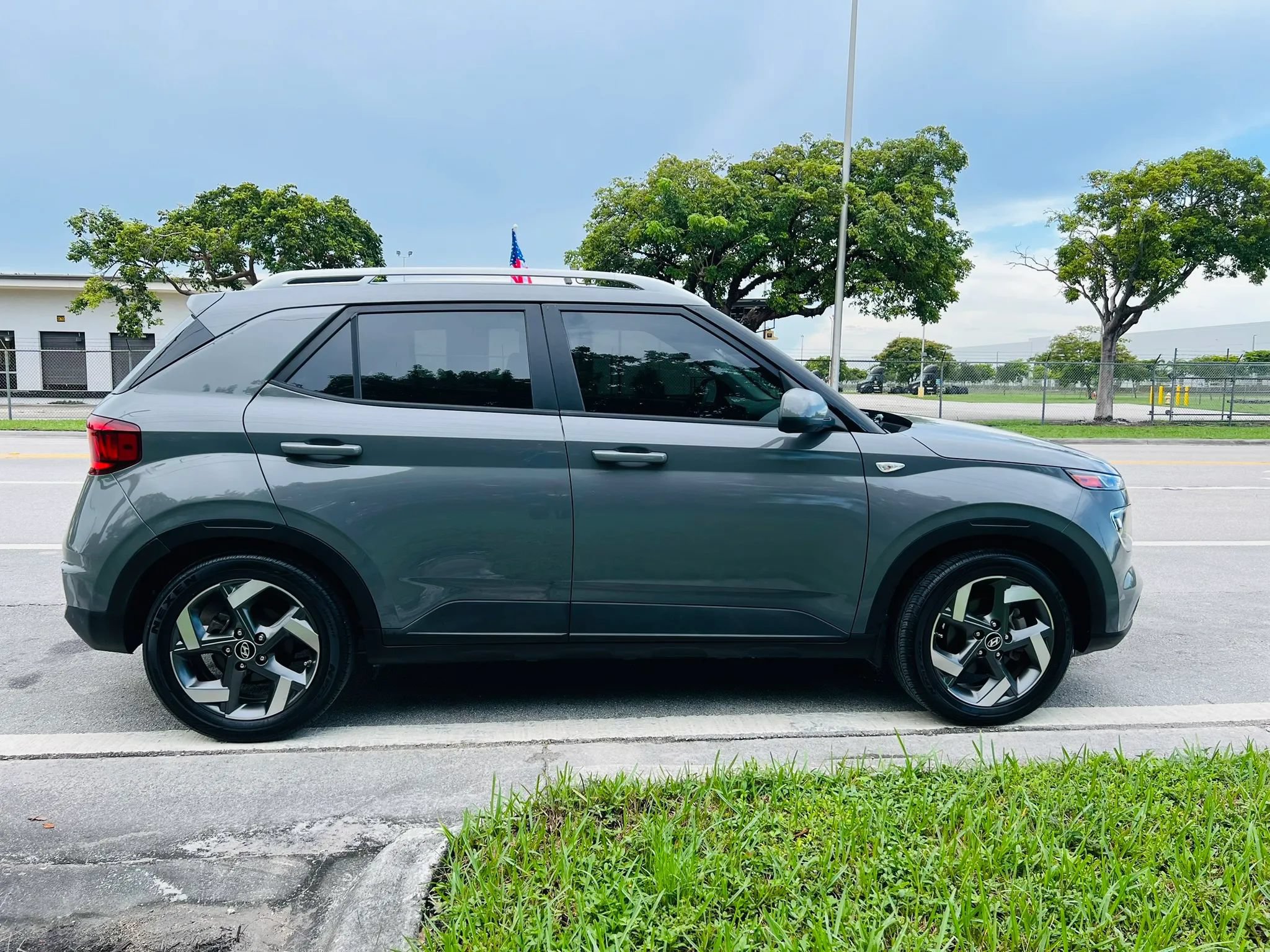 Used 2022 Hyundai Venue SEL FWD image 6