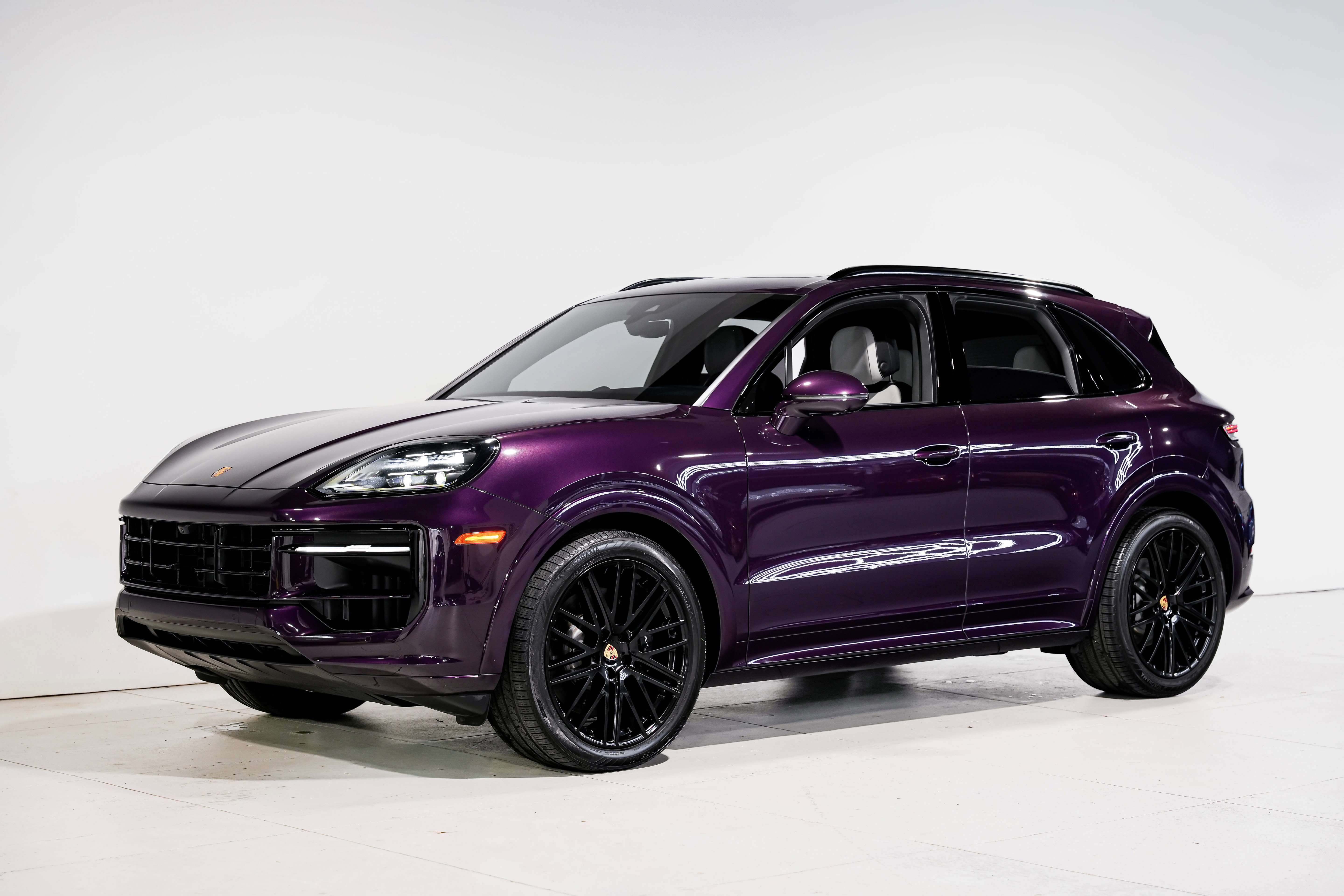 Used 2024 Porsche Cayenne S image 7