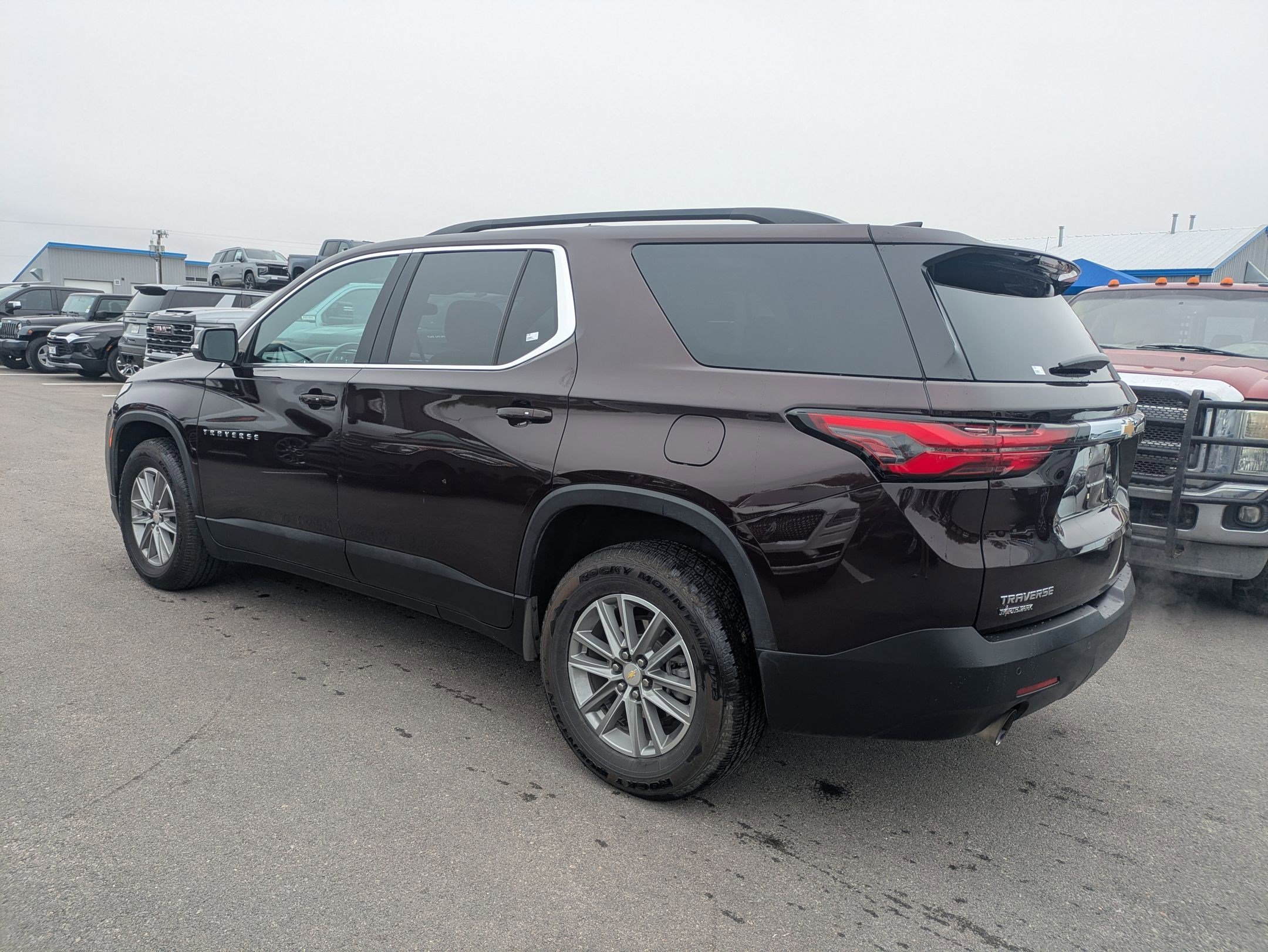 Used 2022 Chevrolet Traverse LT image 3