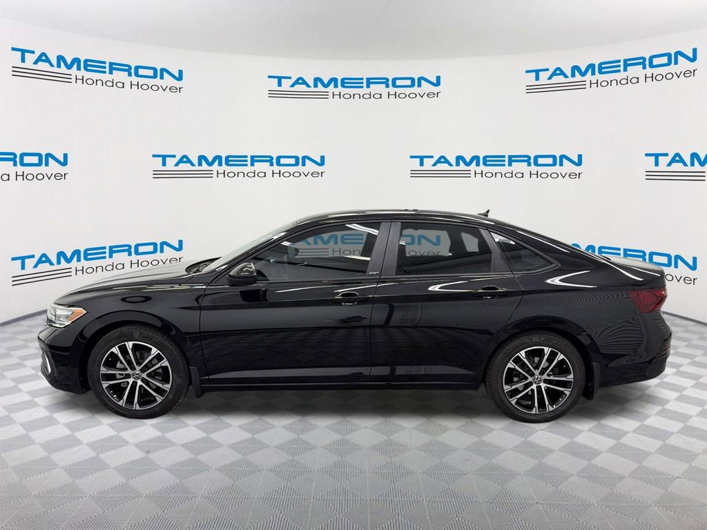 Used 2024 Volkswagen Jetta Sport FWD image 2