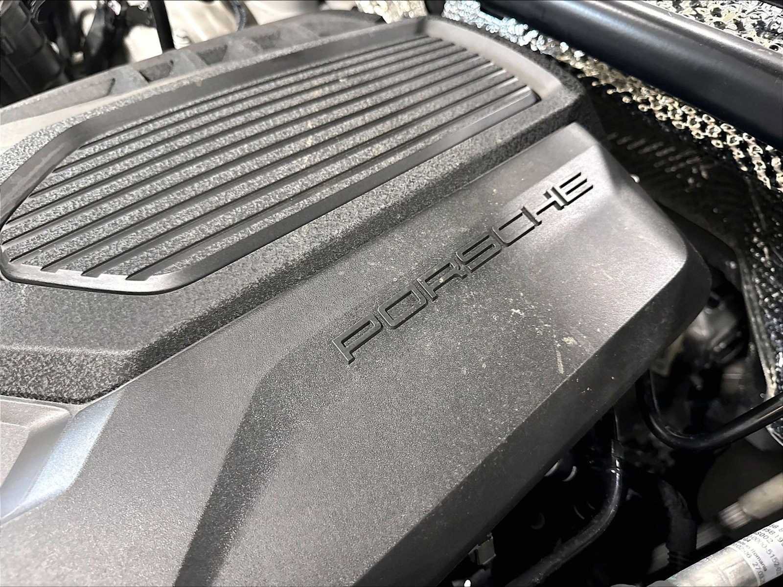 Used 2025 Porsche Macan AWD/4WD image 37