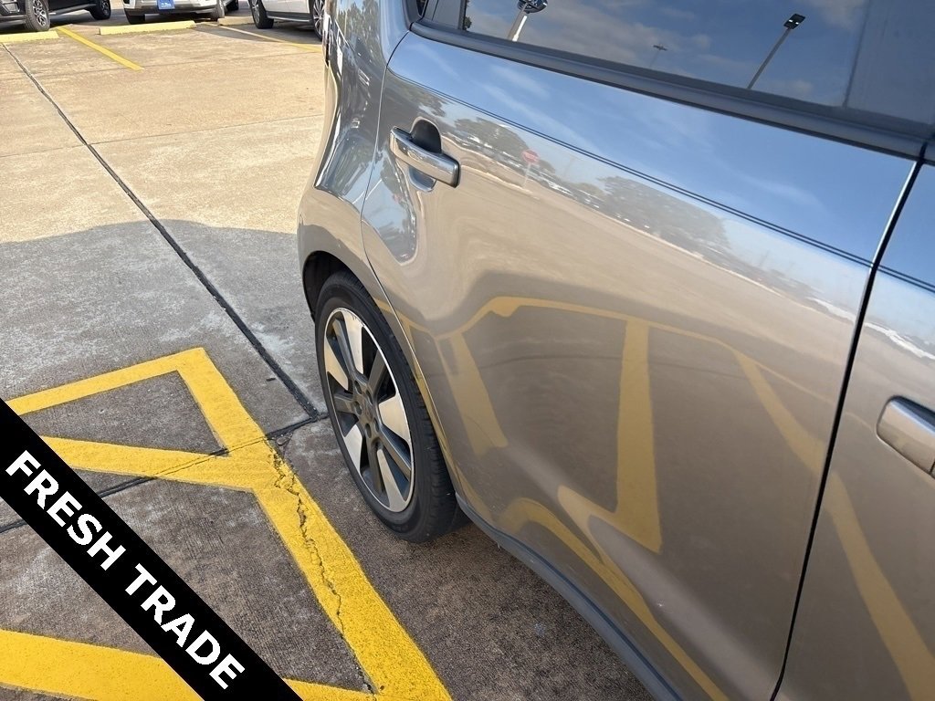 Used 2016 Kia Soul ! w/ Premium Package image 5