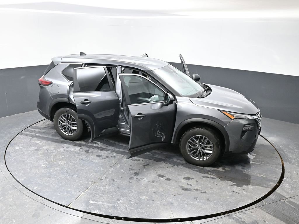 Used 2024 Nissan Rogue S image 58