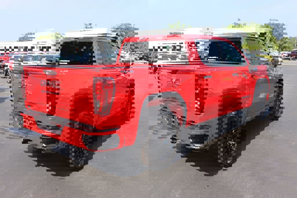 New 2025 GMC Sierra 1500 Pro w/ Graphite Edition image 4