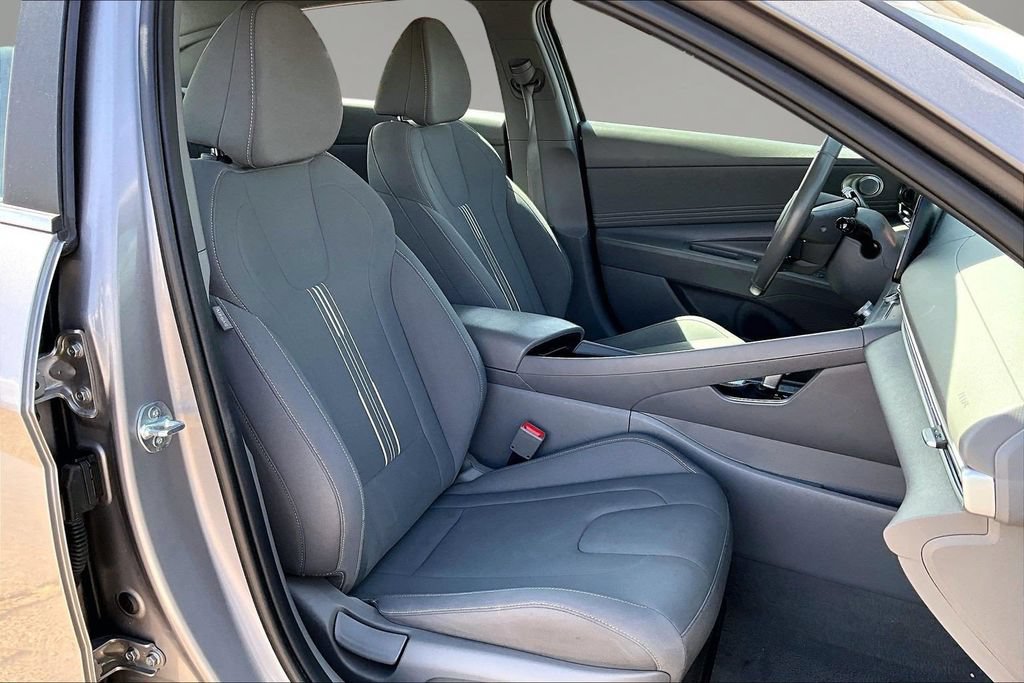 Used 2025 Hyundai Elantra SEL FWD image 29