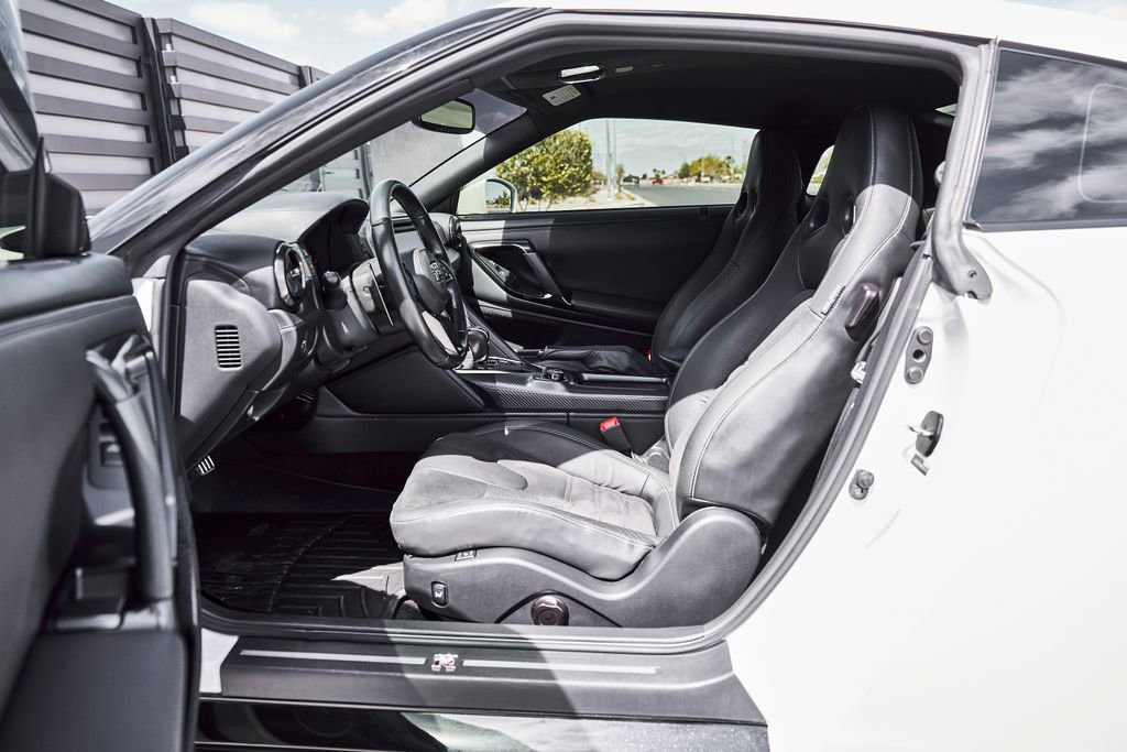 Used 2021 Nissan GT-R Premium image 34