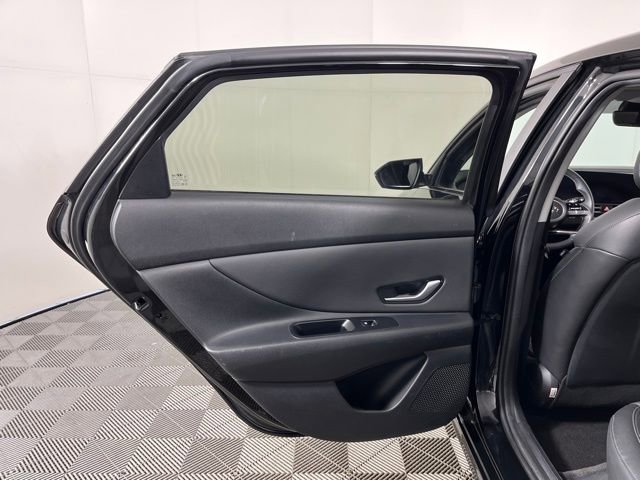 Used 2023 Hyundai Elantra Limited image 38