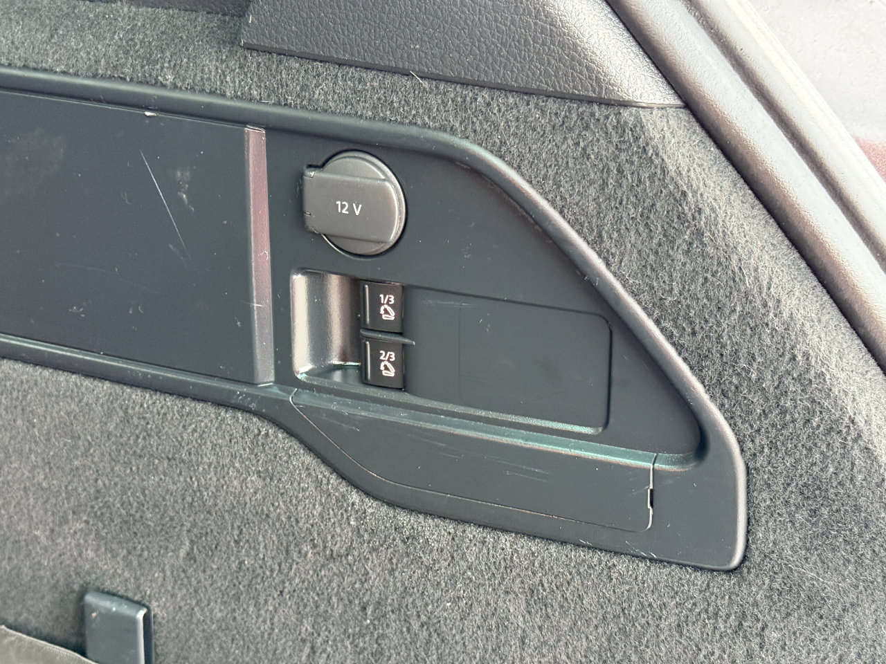 Used 2012 Volkswagen Touareg VR6 image 36