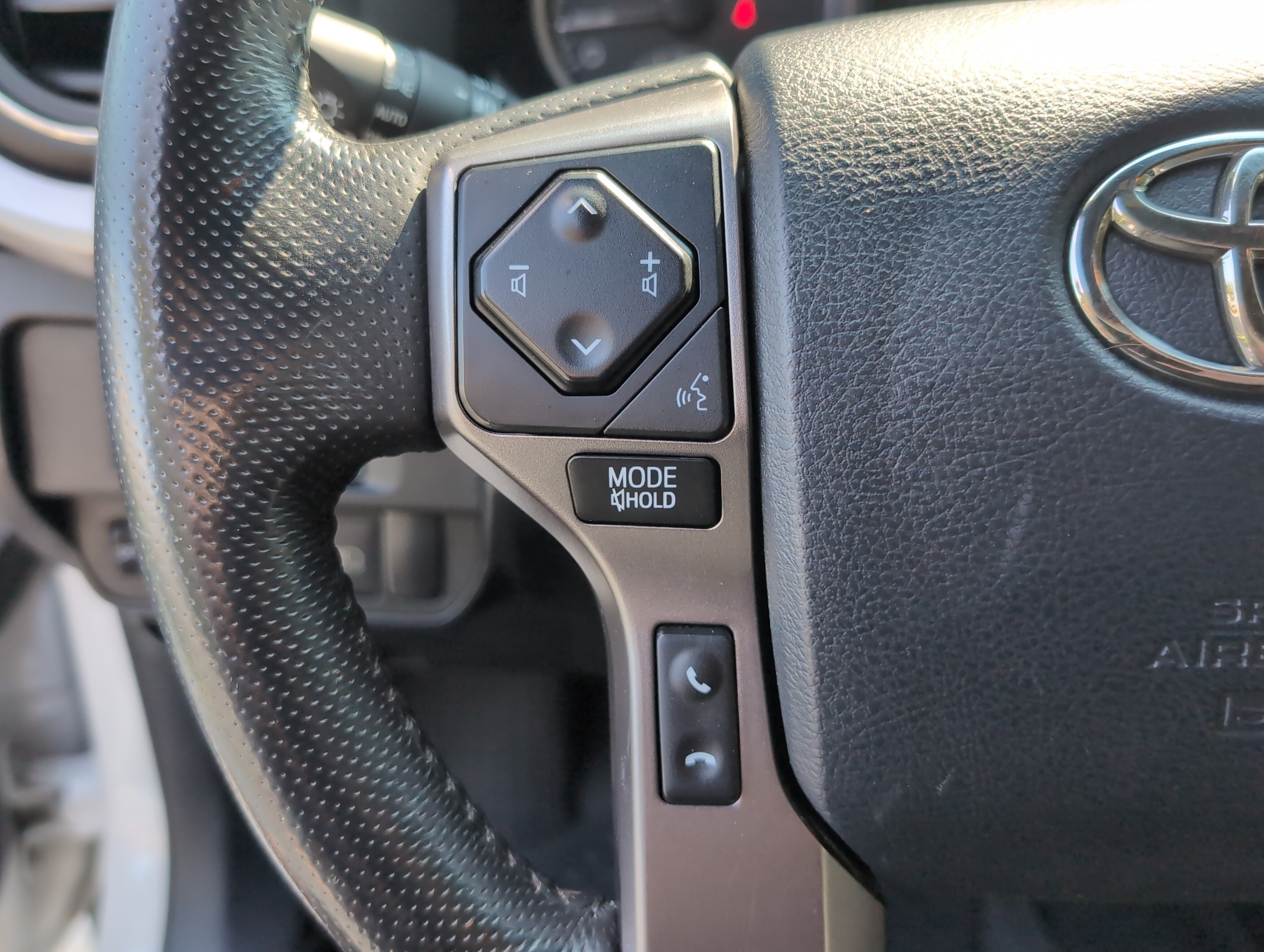 Used 2019 Toyota Tacoma Limited AWD/4WD image 19