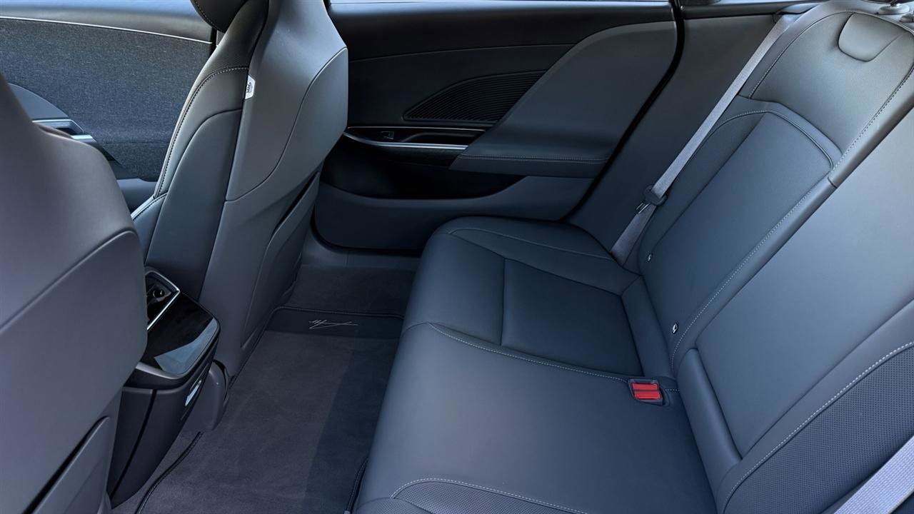 Used 2024 Lucid Air Touring image 31