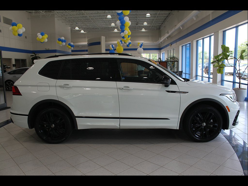 Used 2022 Volkswagen Tiguan SE R-Line AWD/4WD image 4