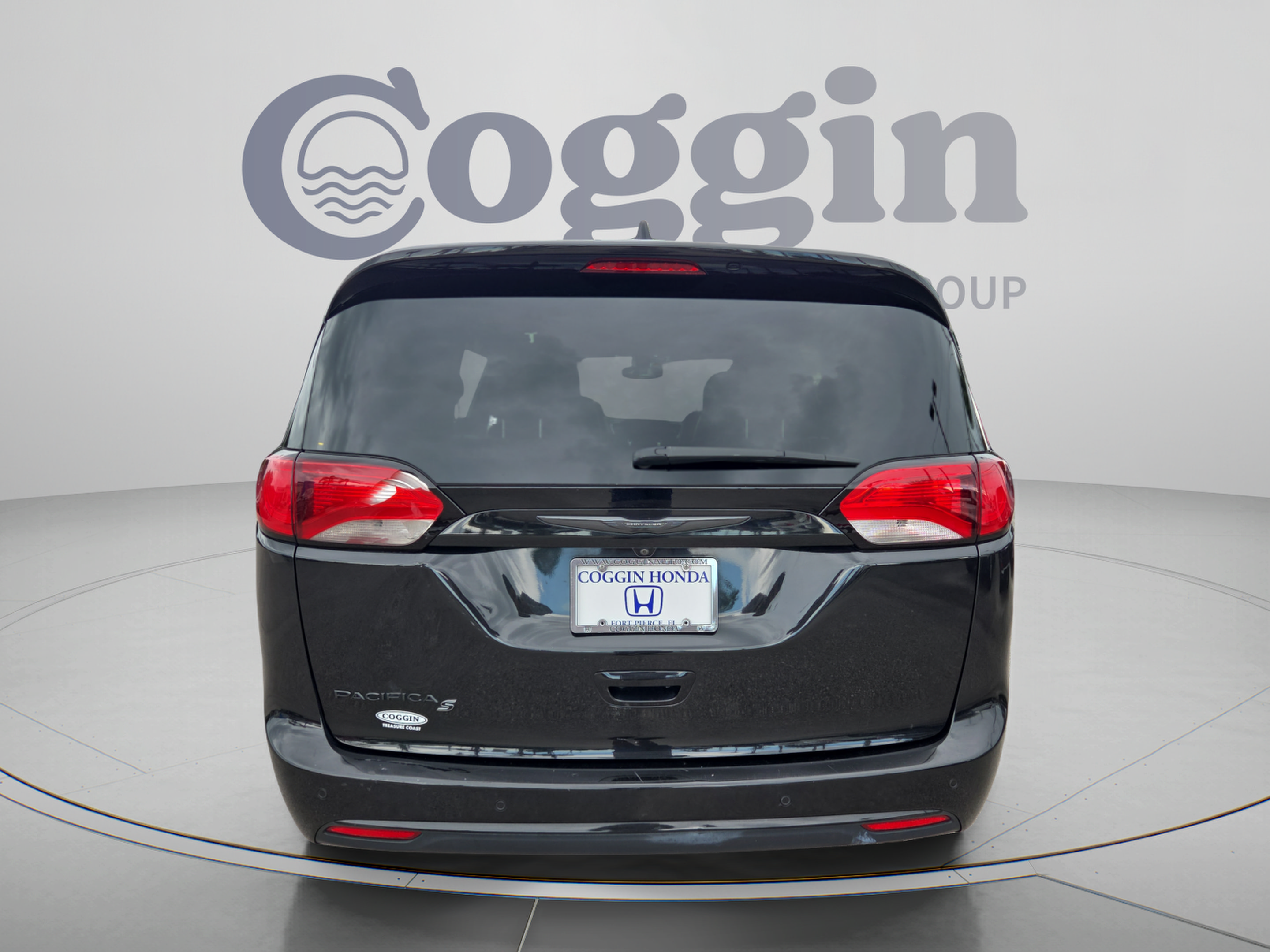 Used 2019 Chrysler Pacifica Touring-L Plus w/ S Appearance Package FWD image 4