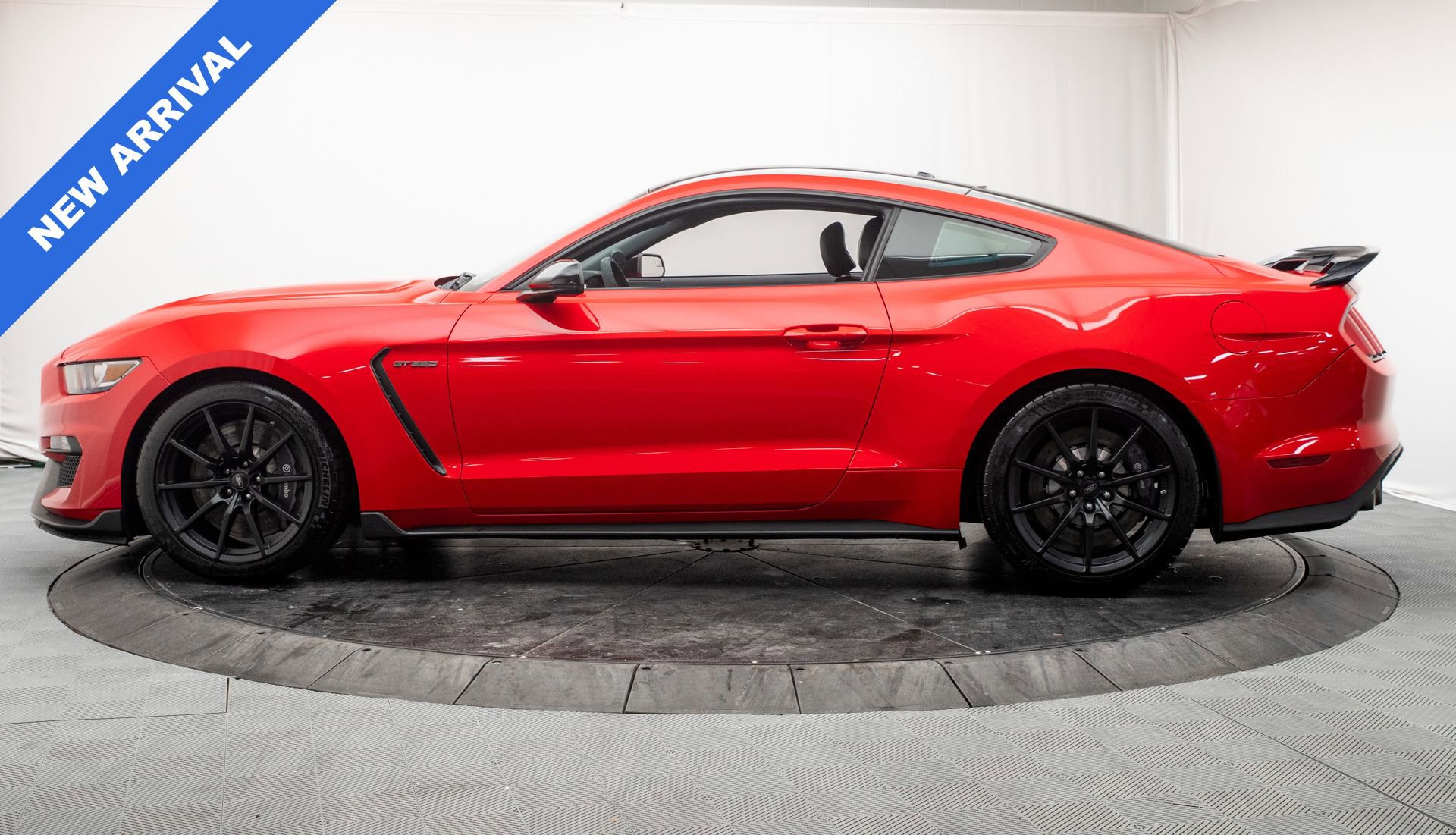 Used 2016 Ford Mustang Shelby GT350 w/ Technology Package image 6
