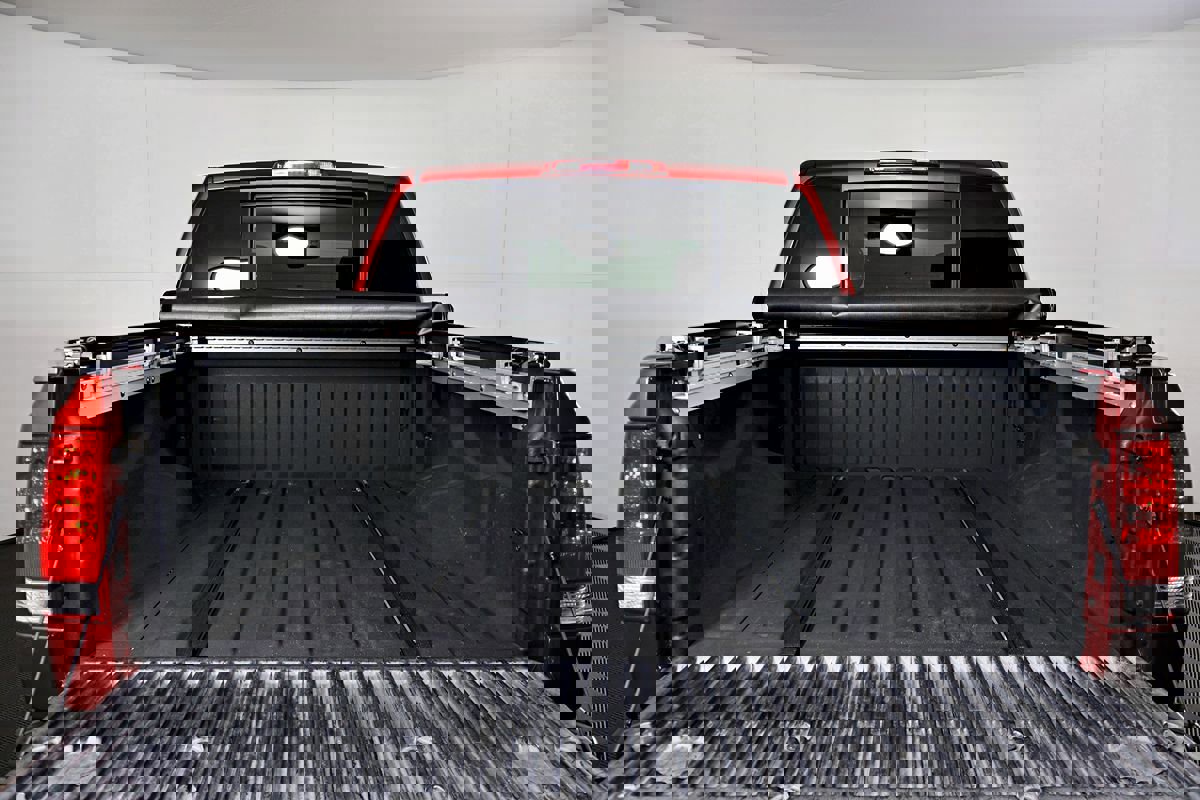 Used 2015 Nissan Titan SV image 12