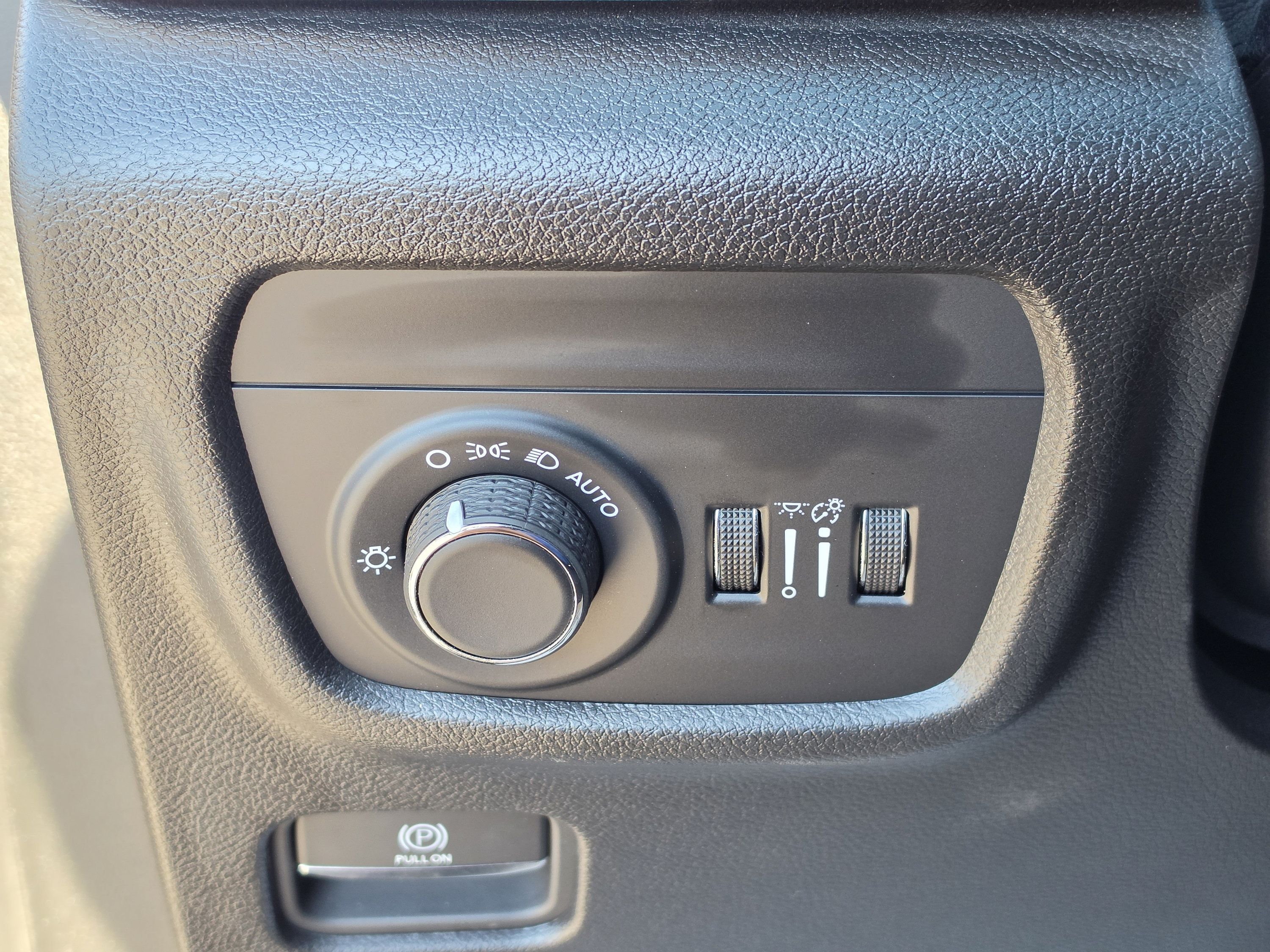 Used 2024 Jeep Grand Cherokee L Laredo RWD image 31