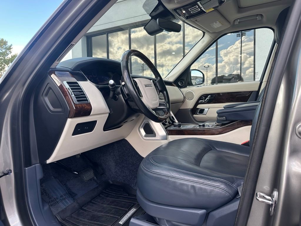 Used 2020 Land Rover Range Rover HSE image 15
