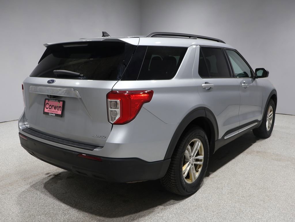 Used 2022 Ford Explorer XLT image 2