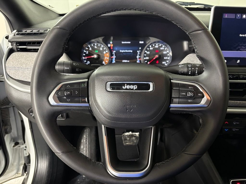 Used 2024 Jeep Compass Latitude AWD/4WD image 17