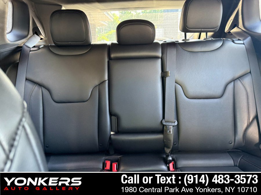 Used 2023 Jeep Compass Latitude w/ Sun and Sound Group AWD/4WD image 23