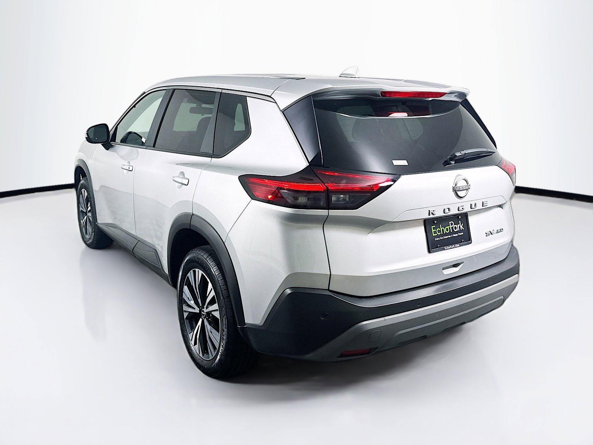 Used 2023 Nissan Rogue SV image 5