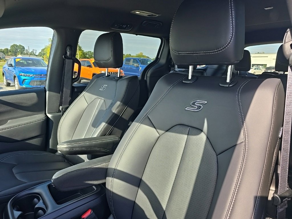 New 2026 Chrysler Pacifica Select image 18
