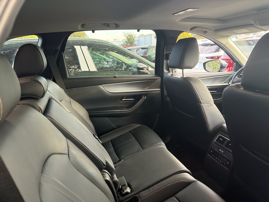 Used 2026 MAZDA CX-90 Plug-In Hybrid w/ Preferred AWD/4WD image 4