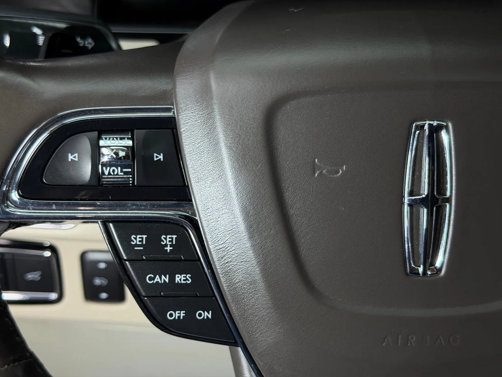 Used 2018 Lincoln Navigator Select AWD/4WD image 35