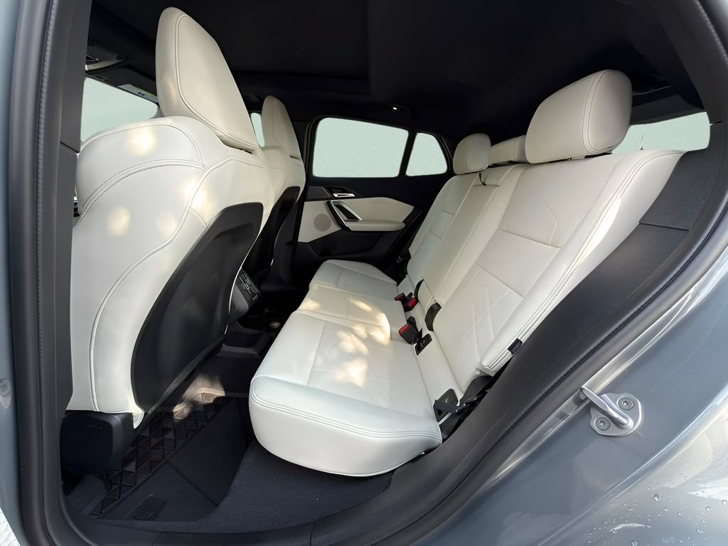 New 2026 BMW X2 xDrive28i AWD/4WD image 21