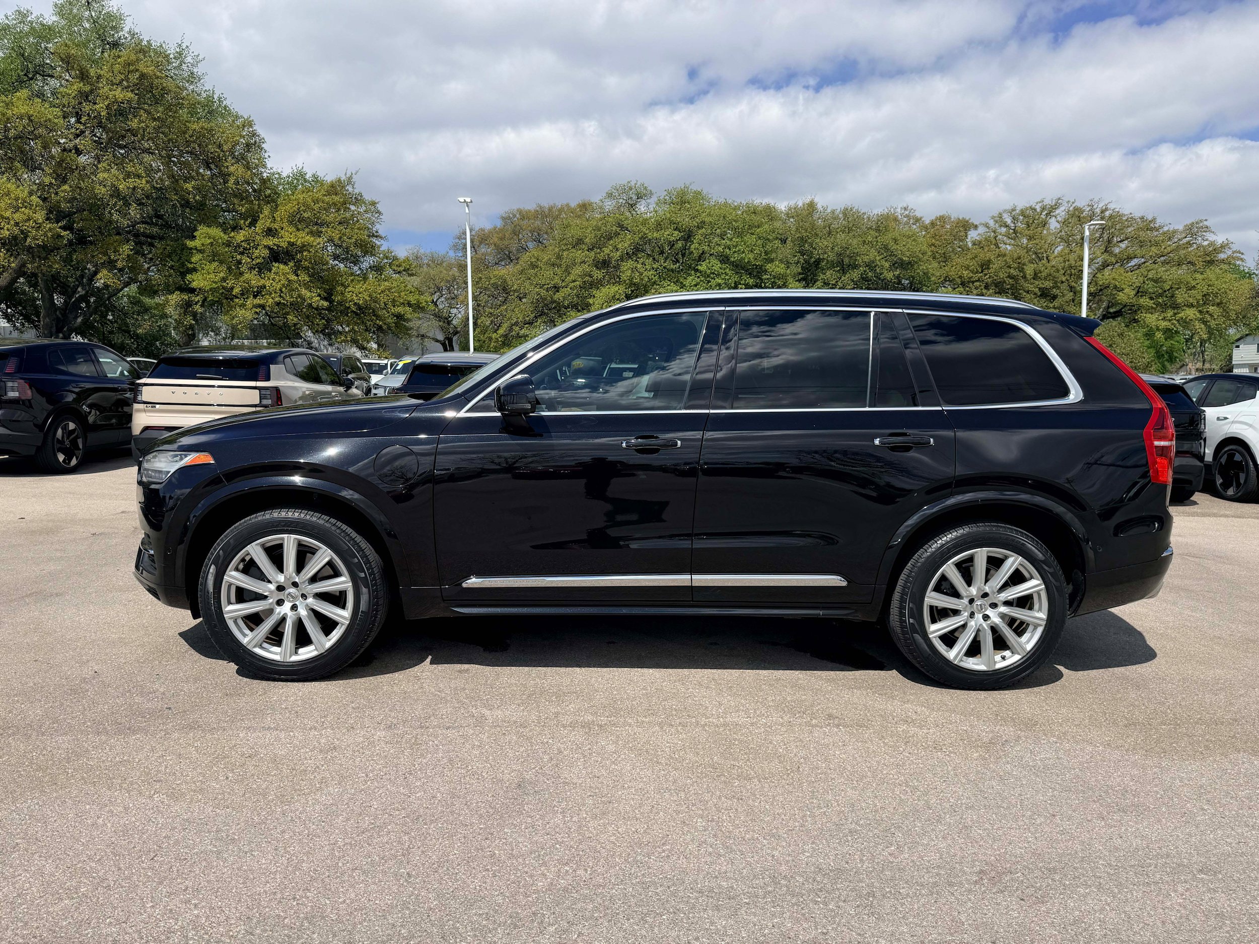 Used 2016 Volvo XC90 T8 Inscription w/ Vision Package image 3