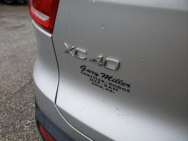 Used 2019 Volvo XC40 T4 Inscription image 18