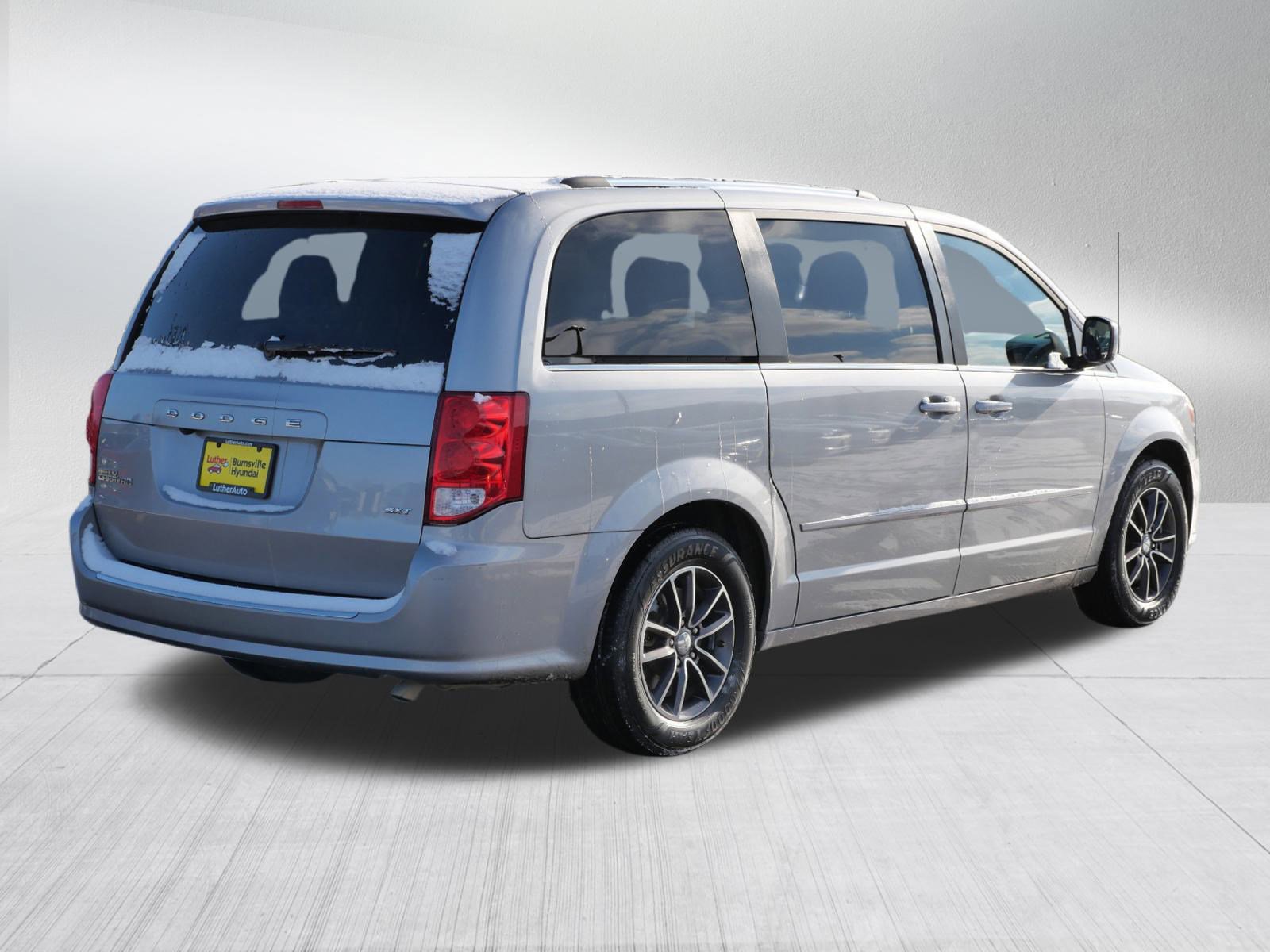 Used 2017 Dodge Grand Caravan SXT image 7