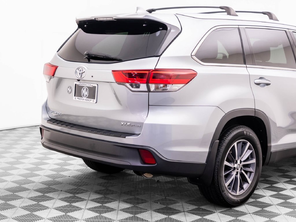 Used 2019 Toyota Highlander XLE AWD/4WD image 39