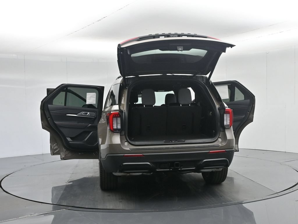 New 2026 Ford Explorer ST-Line w/ ST-Line Street Pack RWD image 24