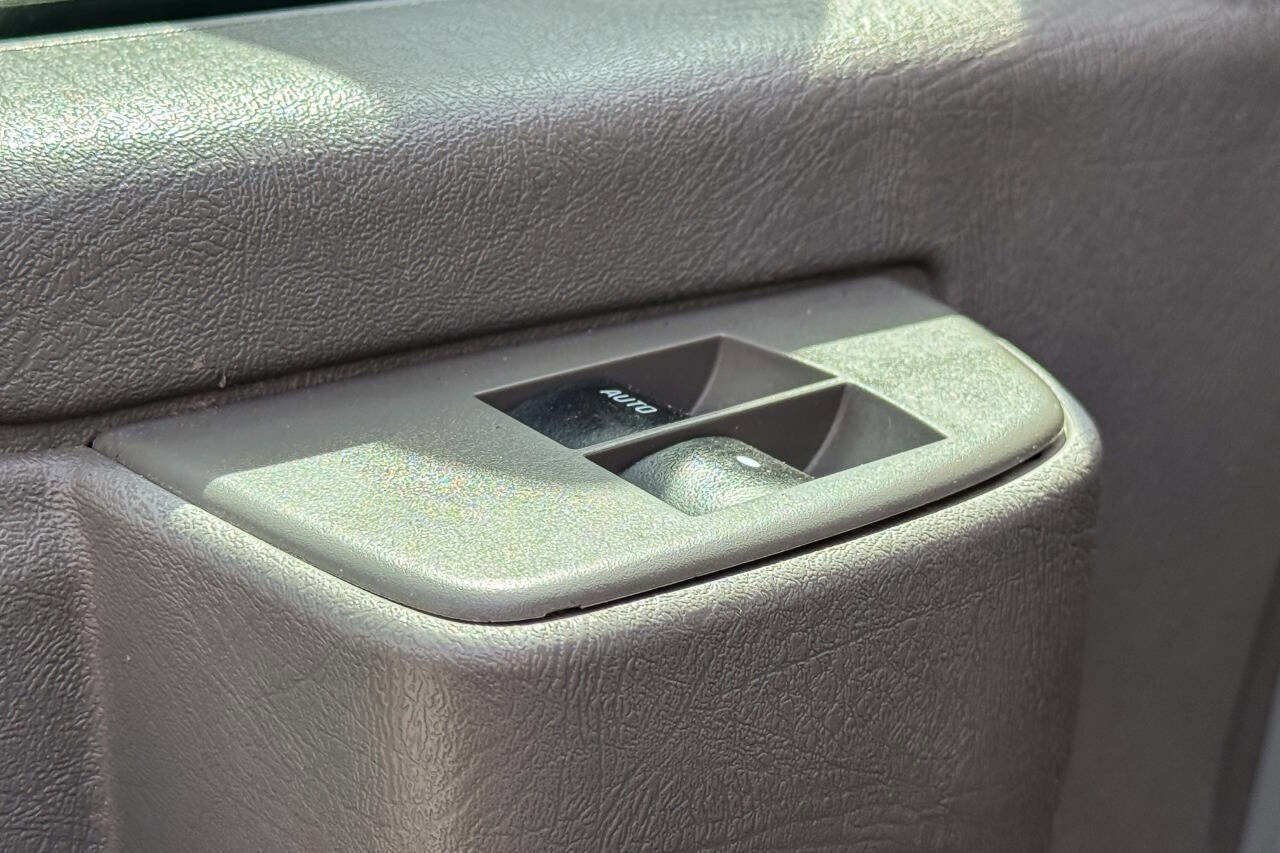 Used 2016 Chevrolet Express 3500 LS image 21